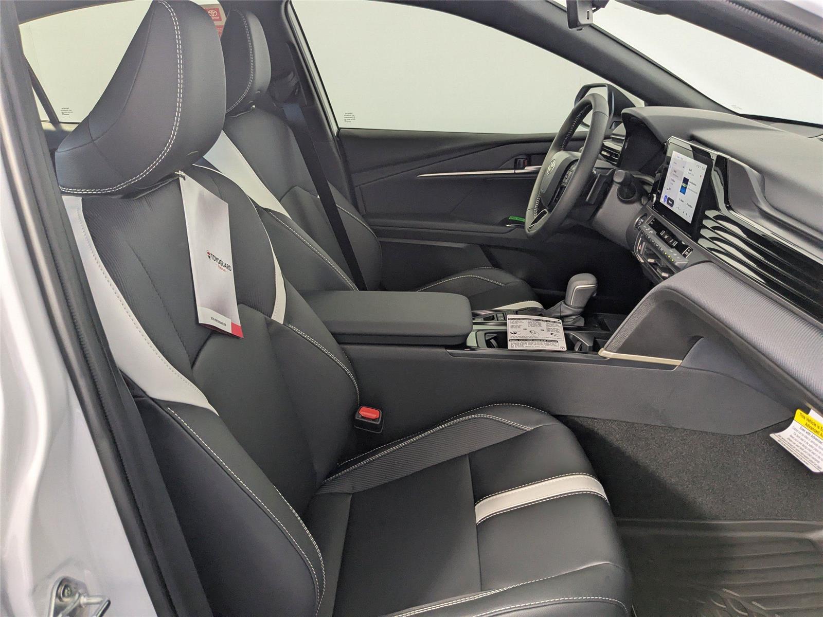 2026 Toyota Camry SE photo 3