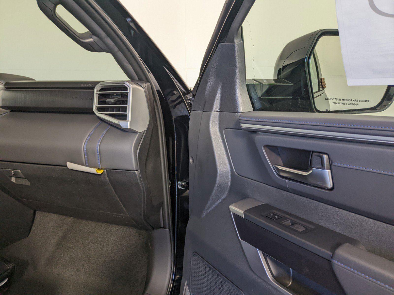 2025 Toyota Tundra Platinum CrewMax photo 3