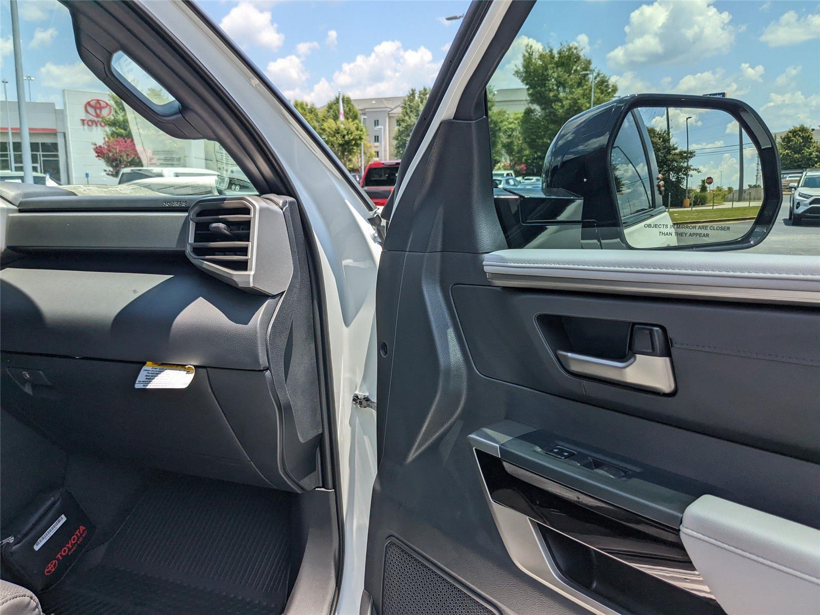 2025 Toyota Tundra Platinum CrewMax photo 3