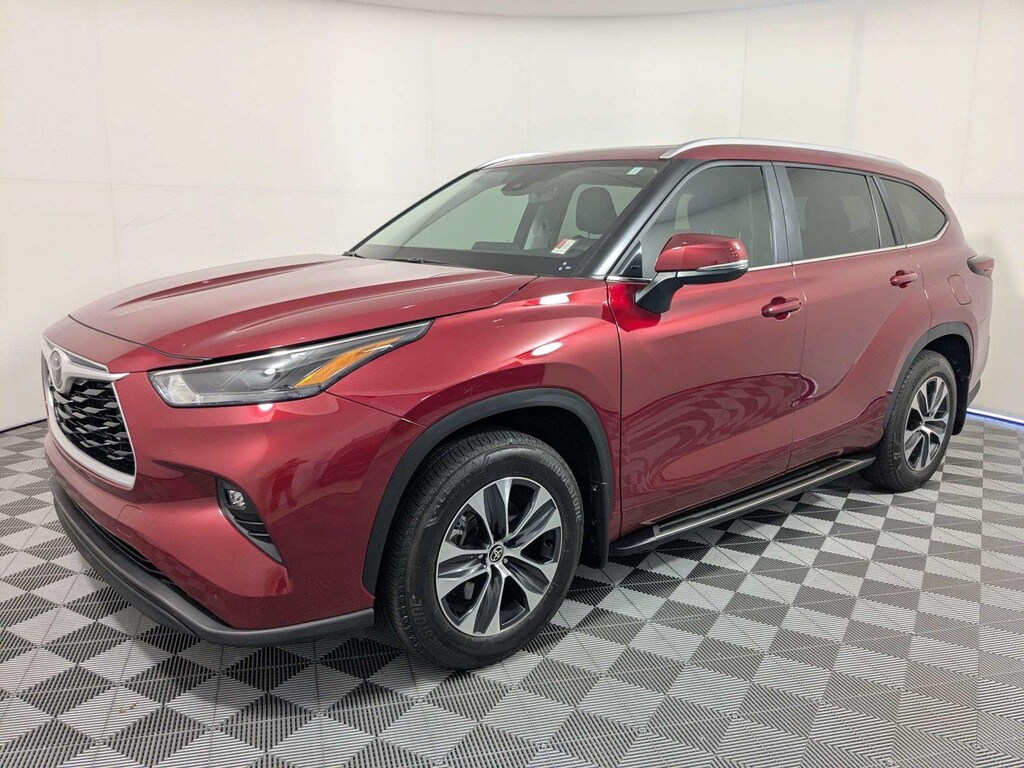 Used 2025 Toyota Highlander XLE SUV