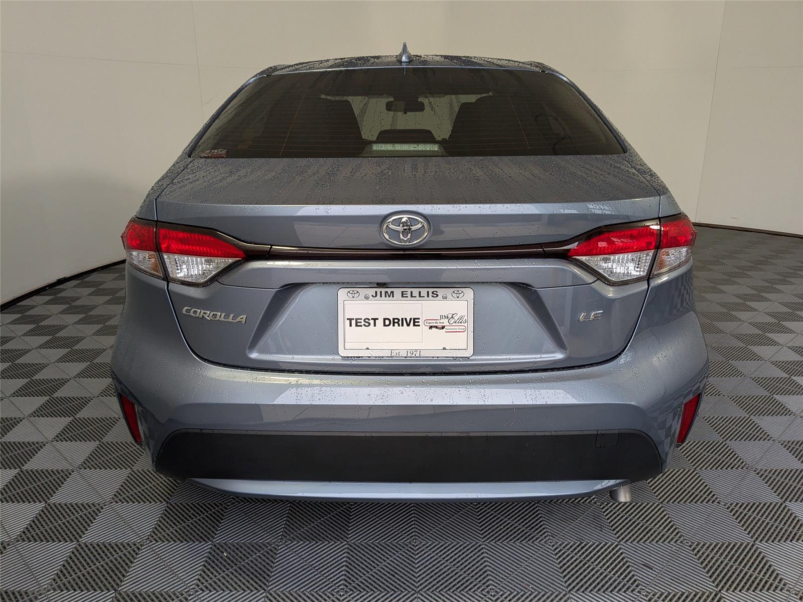 2021 Toyota Corolla LE photo 3