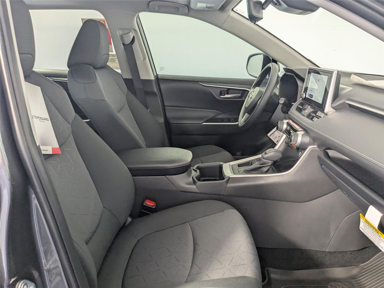 2025 Toyota RAV4 XLE photo 3