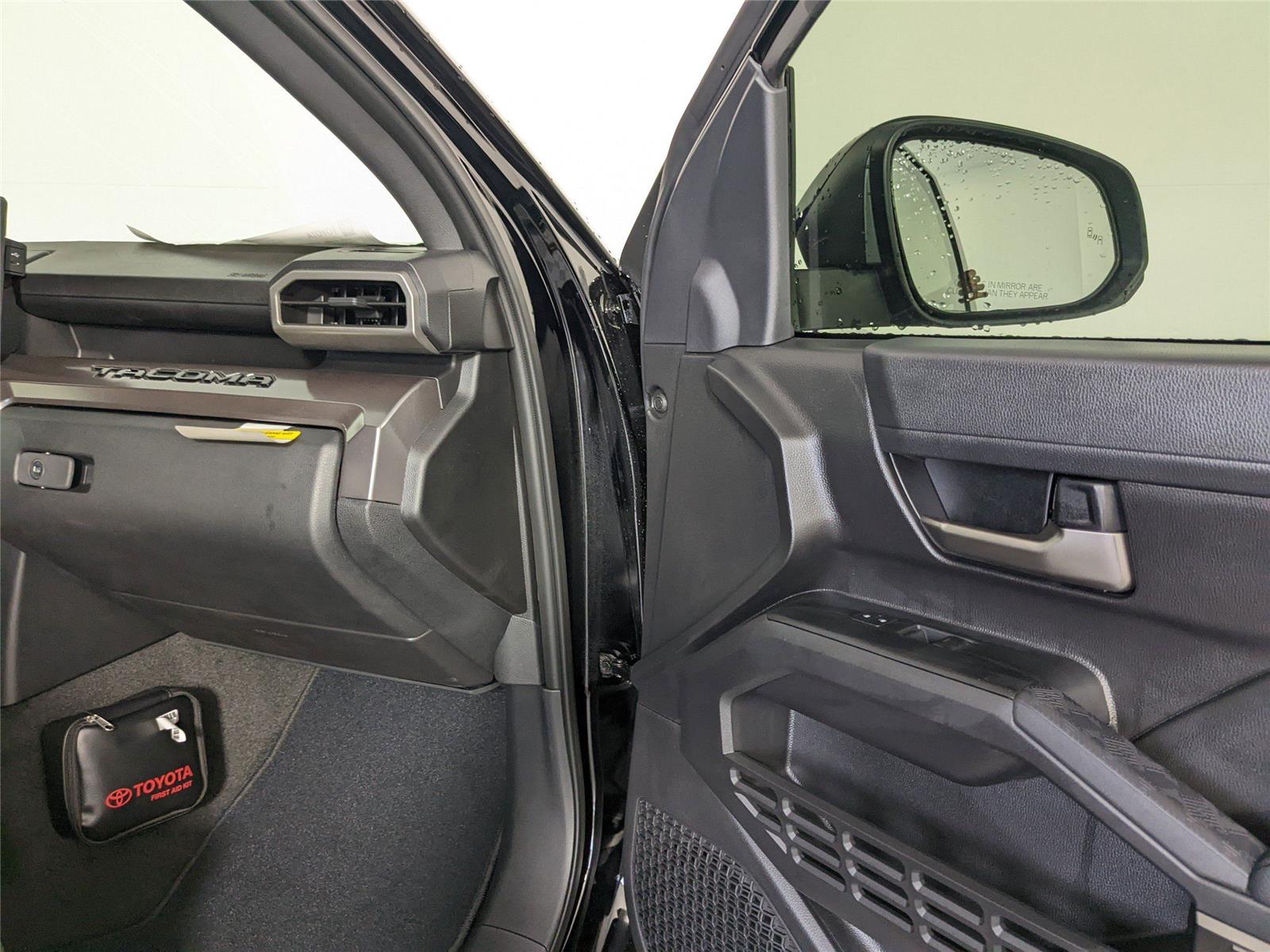 2025 Toyota Tacoma TRD Off-Road Double Cab photo 3