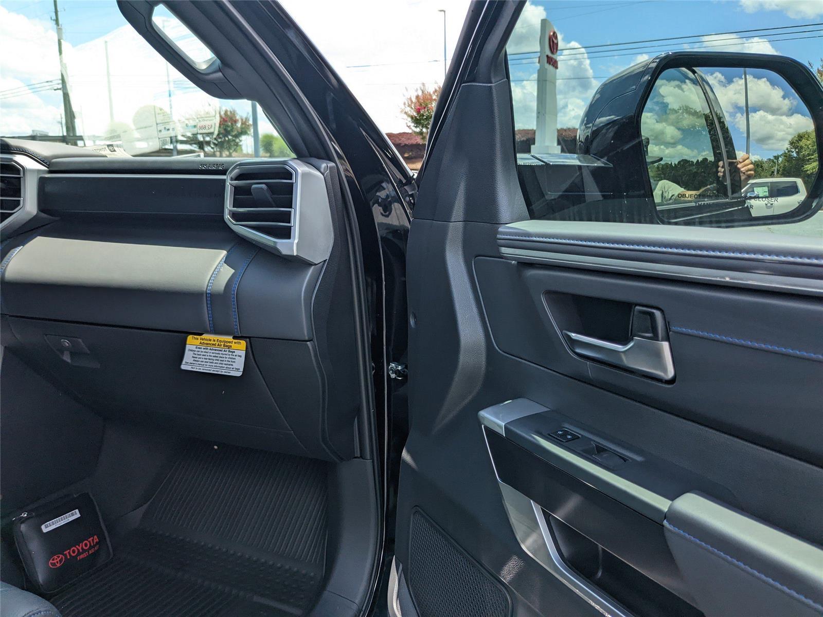 2025 Toyota Tundra Platinum CrewMax photo 3