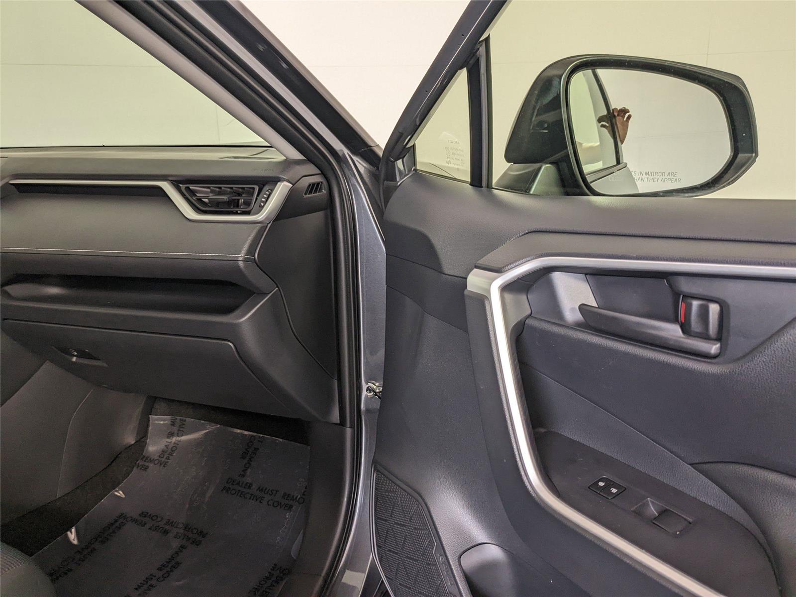 2023 Toyota RAV4 Hybrid LE photo 2