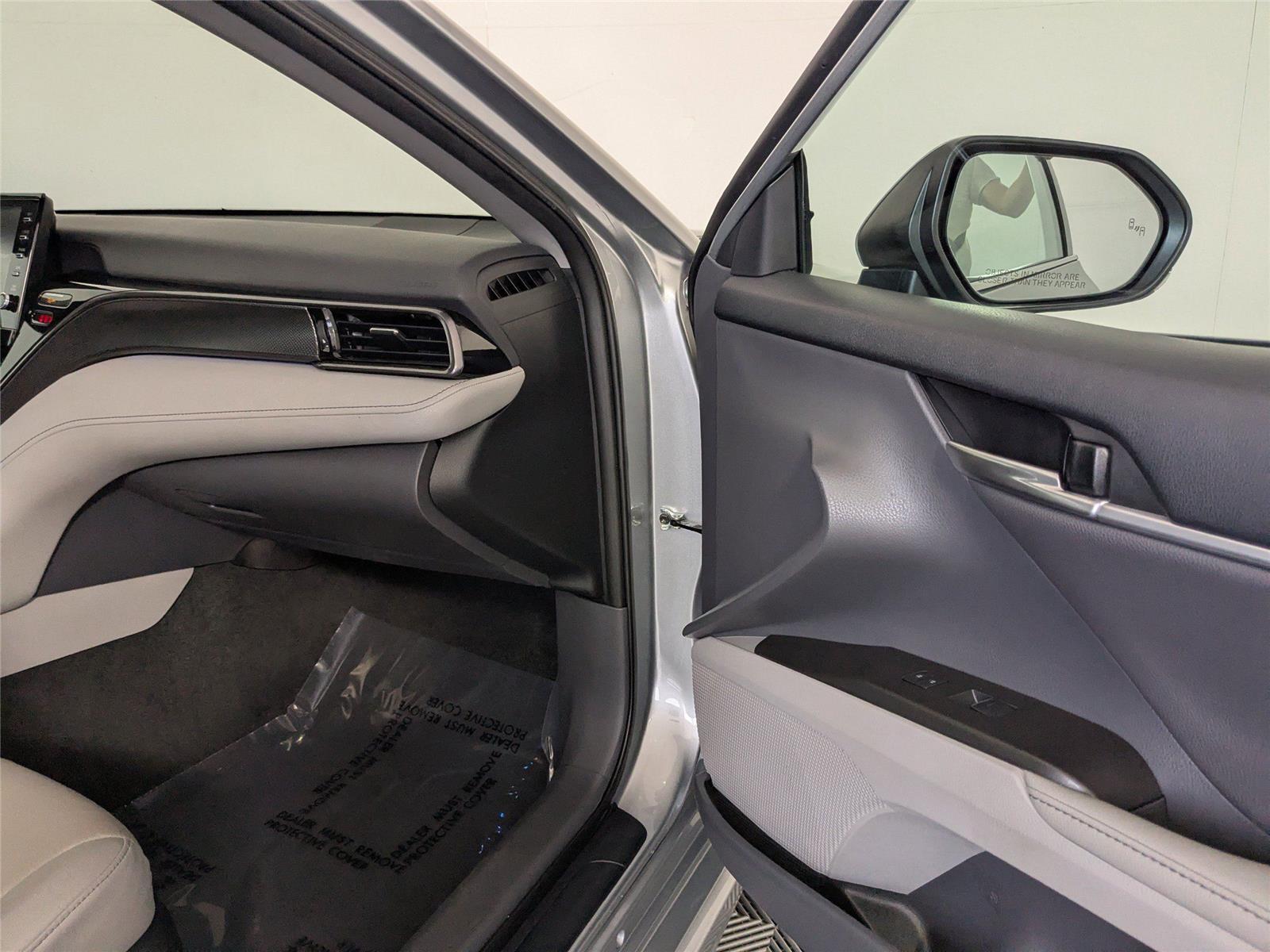 2023 Toyota Camry XSE photo 3