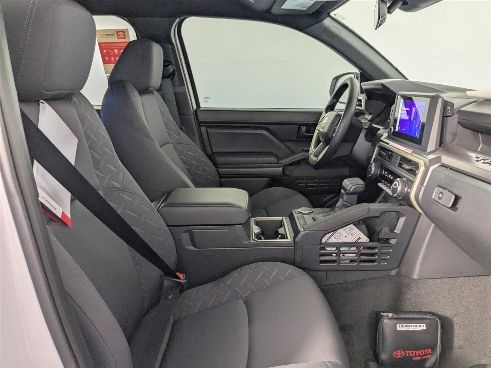 2025 Toyota Tacoma SR5 photo 4