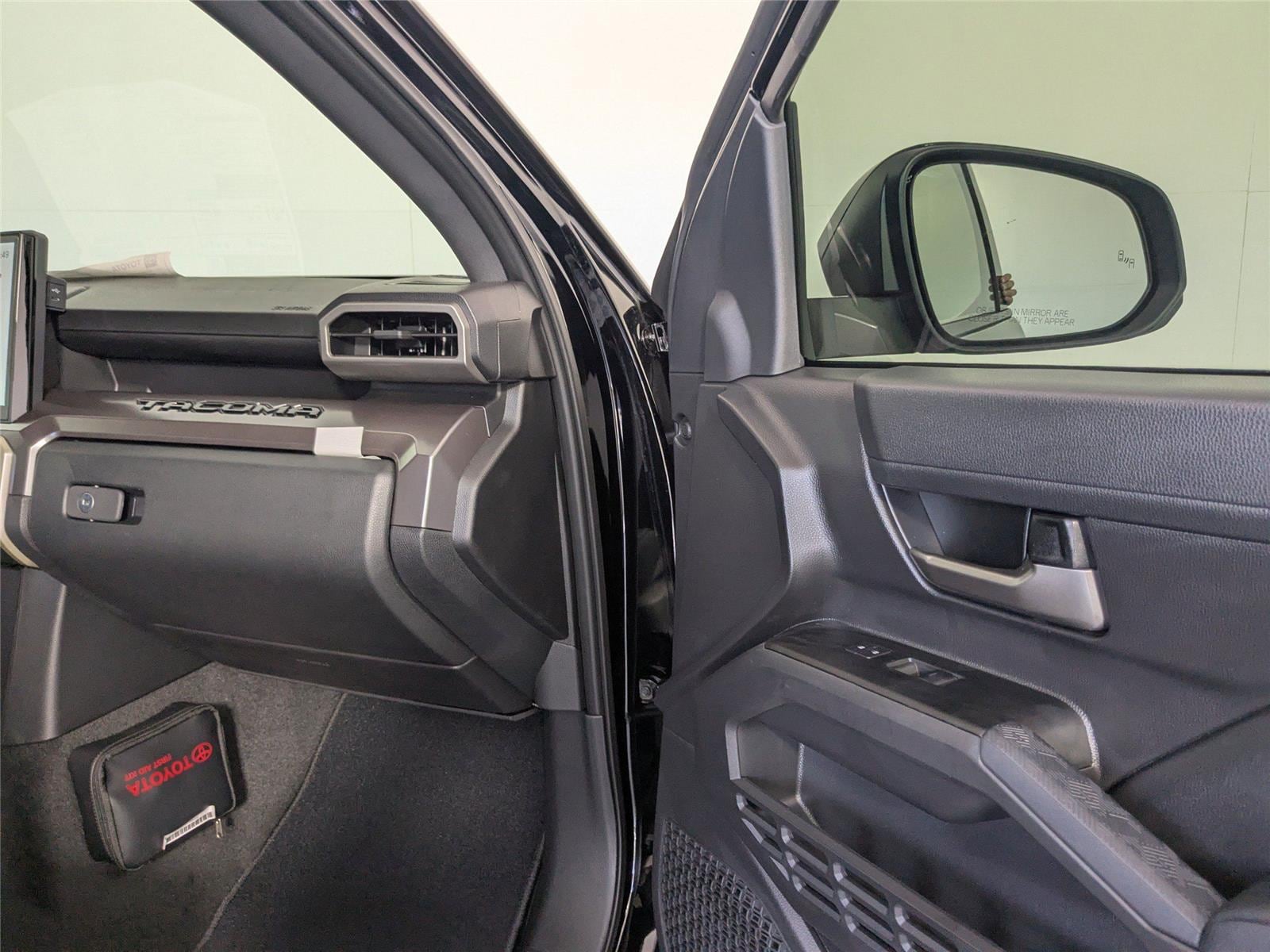 2025 Toyota Tacoma TRD Sport photo 3