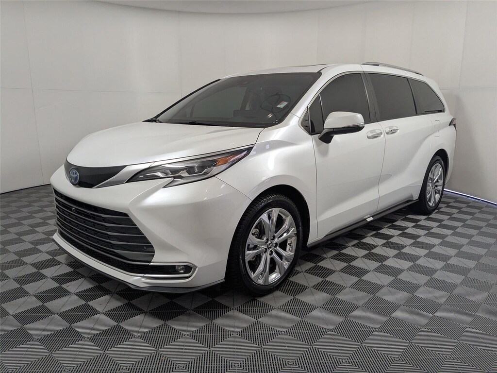 Certified 2022 Toyota Sienna Platinum Van