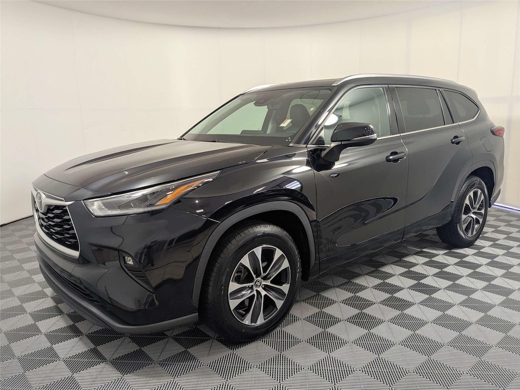 Used 2021 Toyota Highlander XLE MP