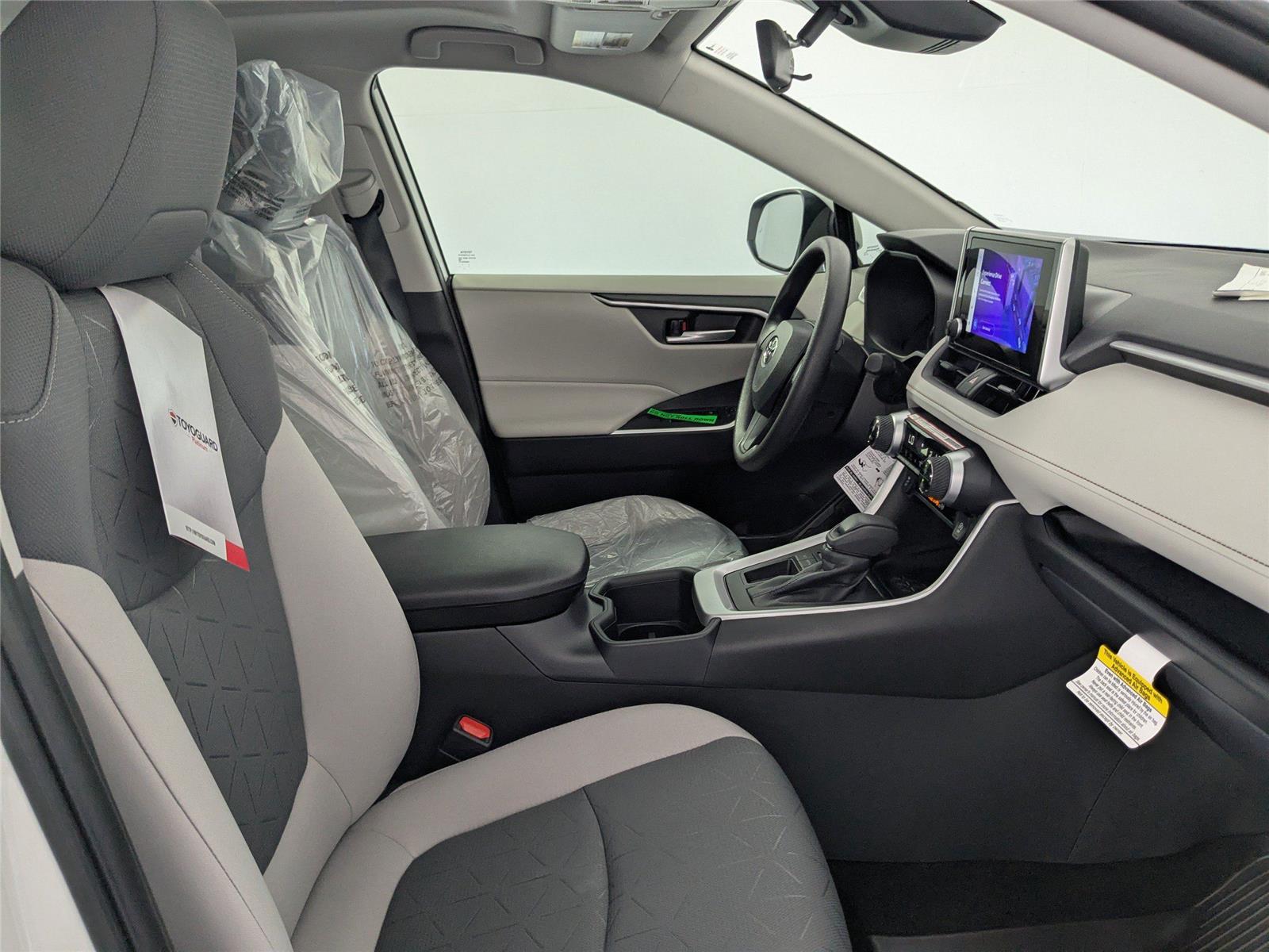 2025 Toyota RAV4 XLE photo 2