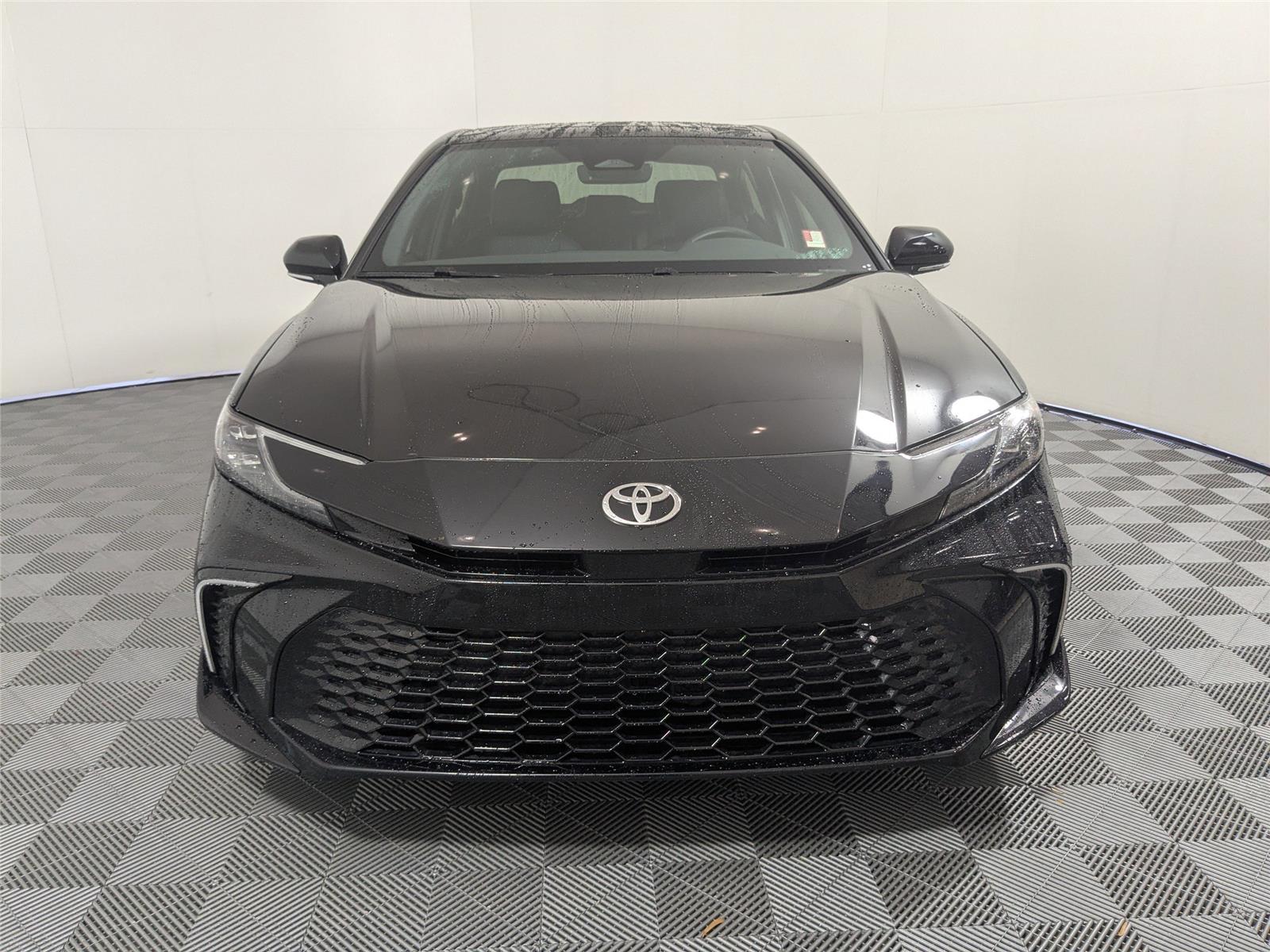 2025 Toyota Camry SE photo 2