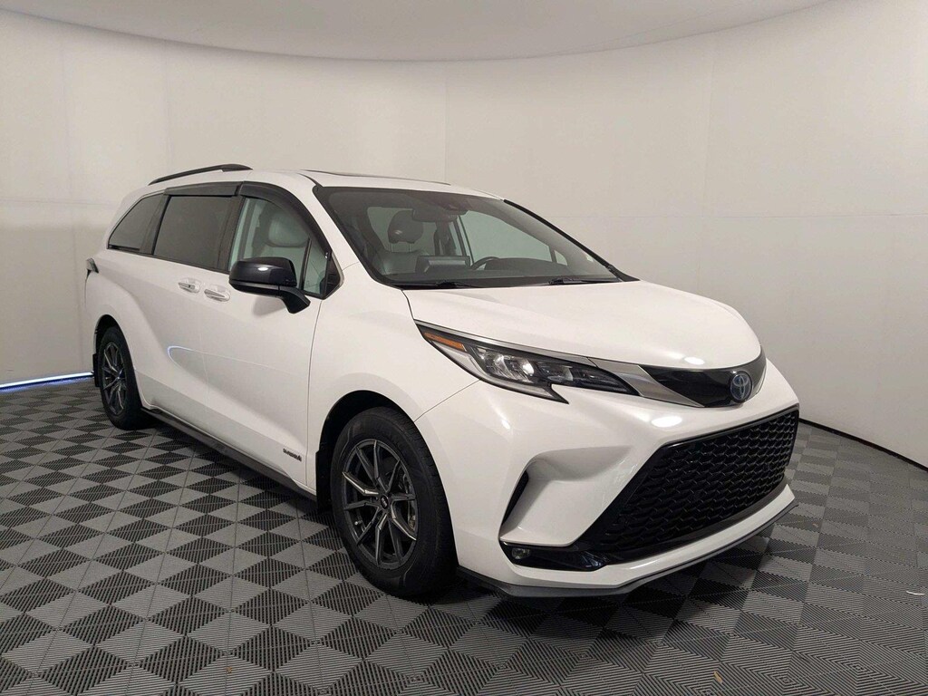 Used 2021 Toyota Sienna XSE Van