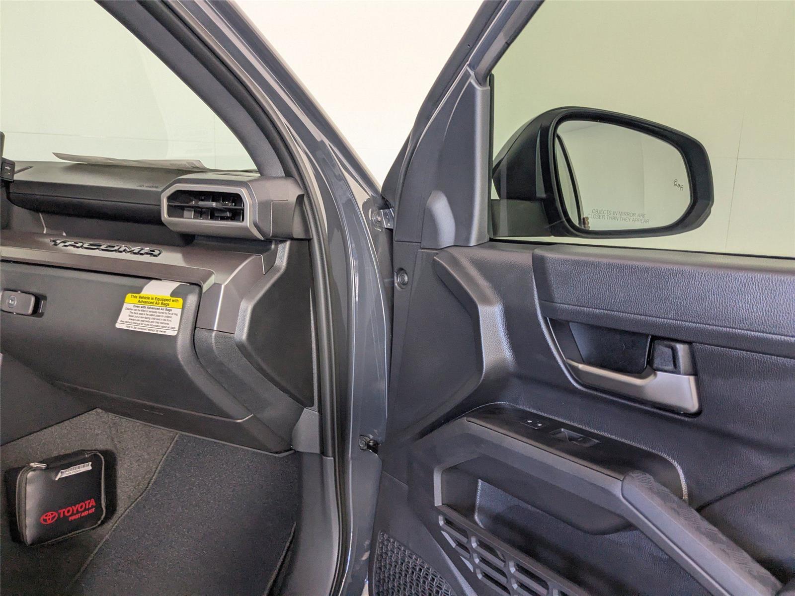 2025 Toyota Tacoma TRD Sport Double Cab photo 2