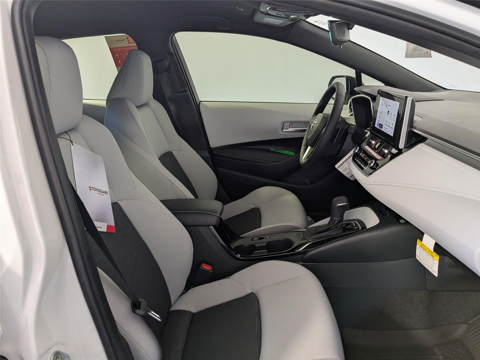2025 Toyota Corolla SE photo 3