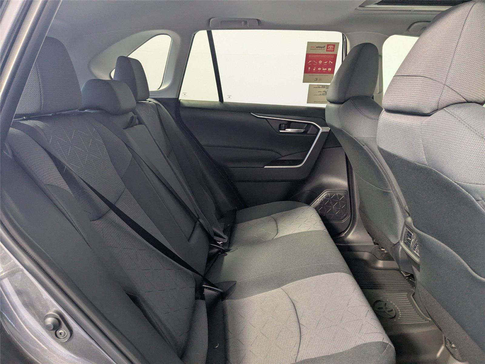 2025 Toyota RAV4 XLE photo 2