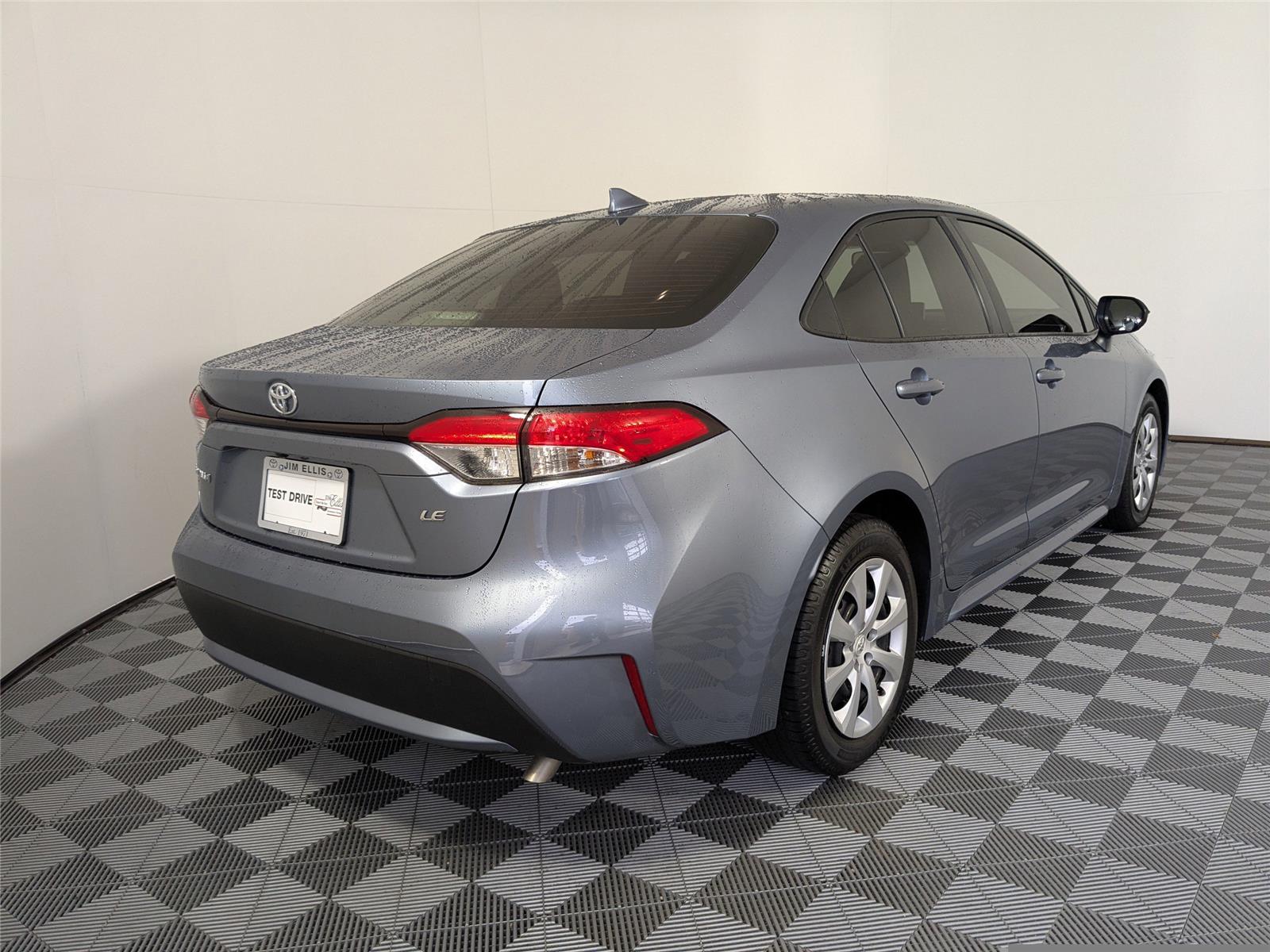2021 Toyota Corolla LE photo 2