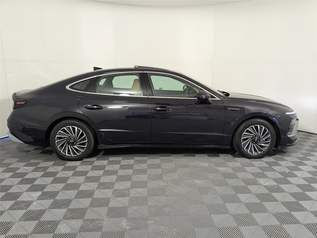 Used 2025 Hyundai Sonata Hybrid Limited Sedan