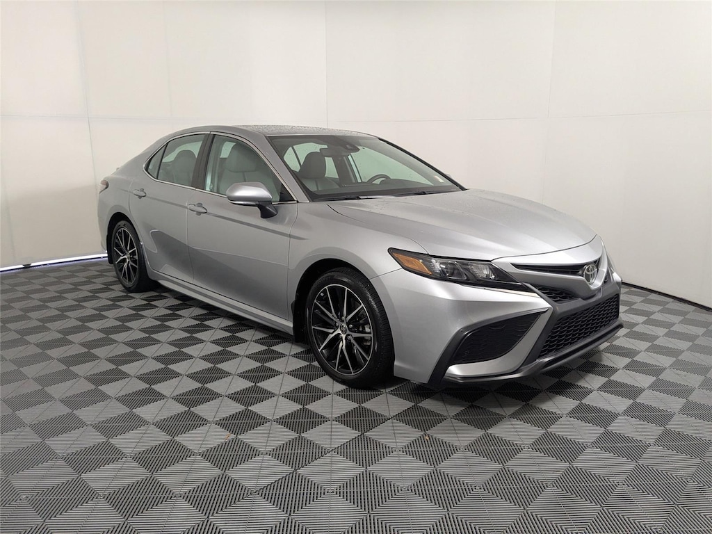 Used 2022 Toyota Camry SE Sedan