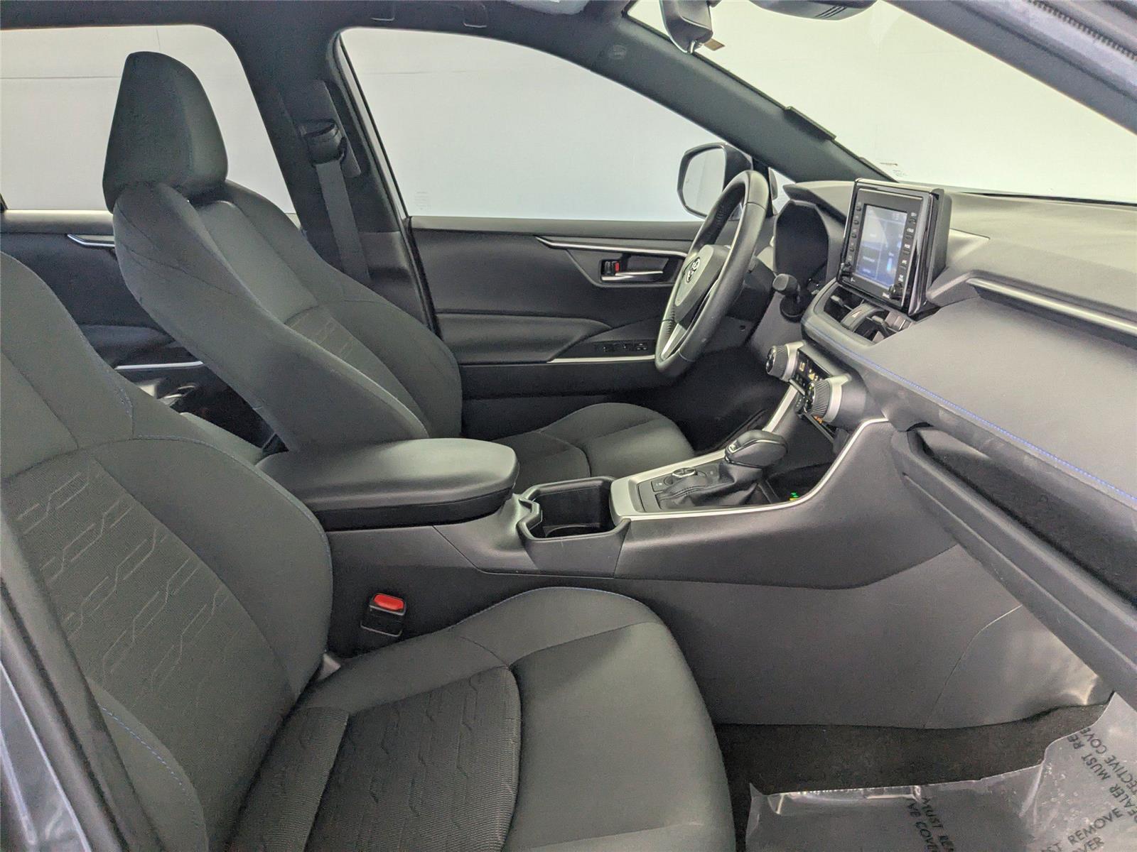 2022 Toyota RAV4 Hybrid SE photo 2