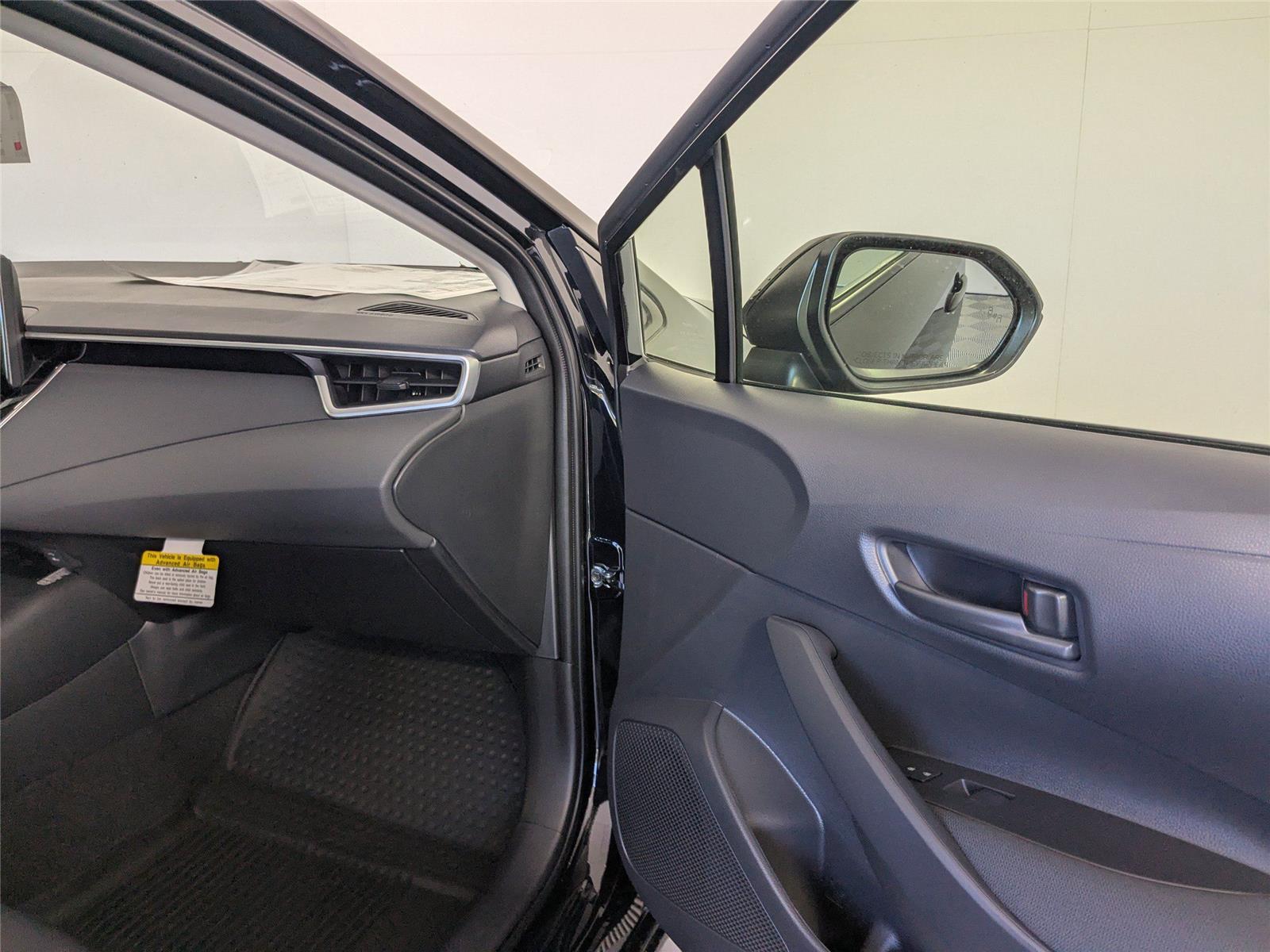 2025 Toyota Corolla Hybrid LE photo 2