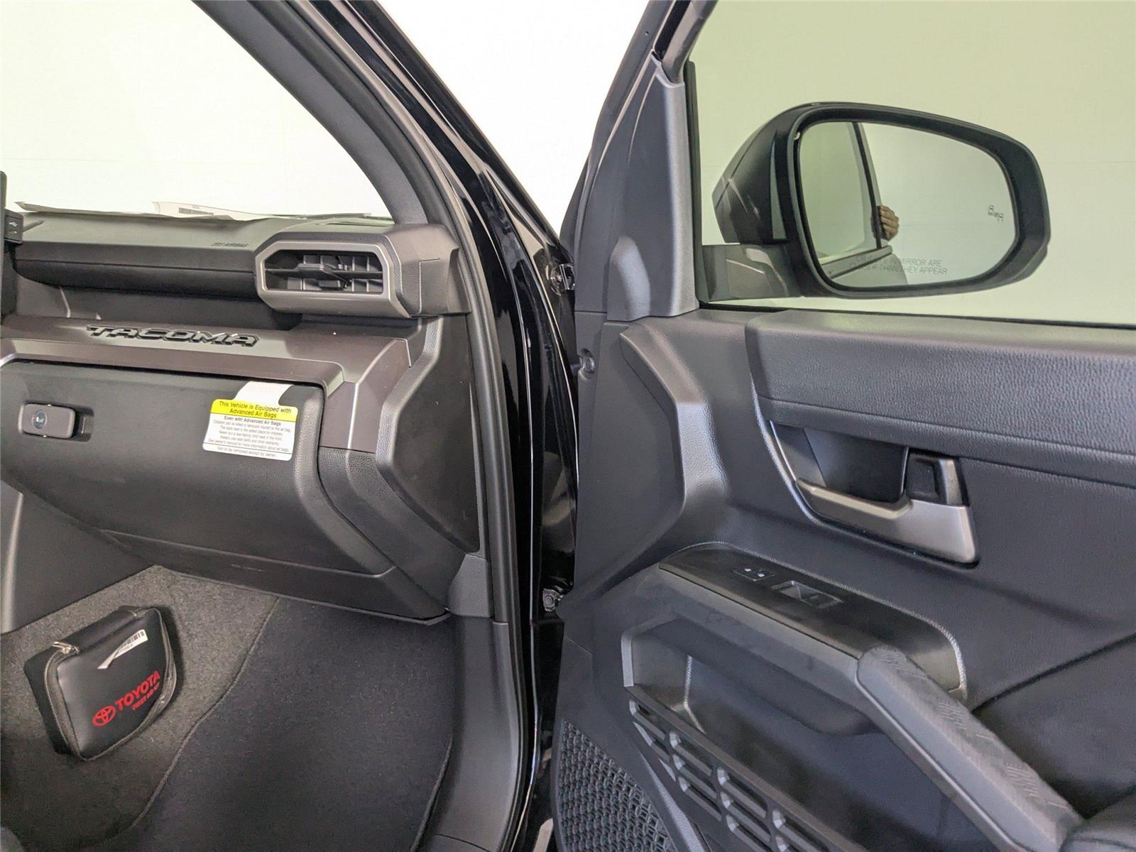 2025 Toyota Tacoma TRD Off-Road Double Cab photo 3