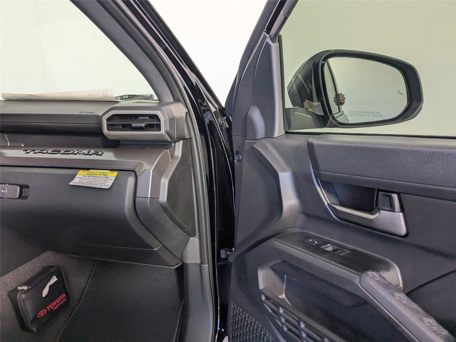 2025 Toyota Tacoma TRD Off-Road Double Cab photo 2
