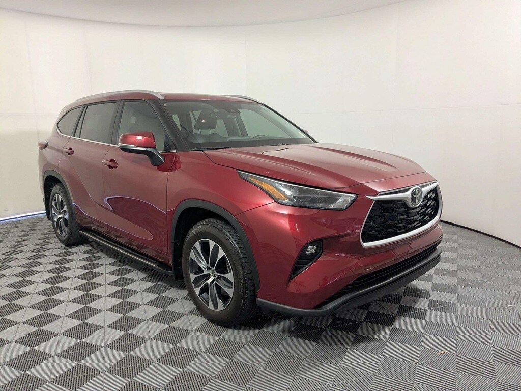 Used 2025 Toyota Highlander XLE SUV