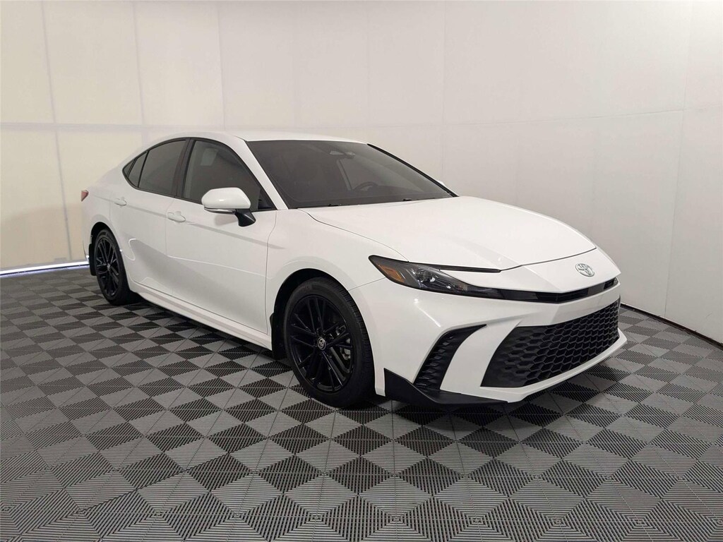 Used 2025 Toyota Camry SE Sedan