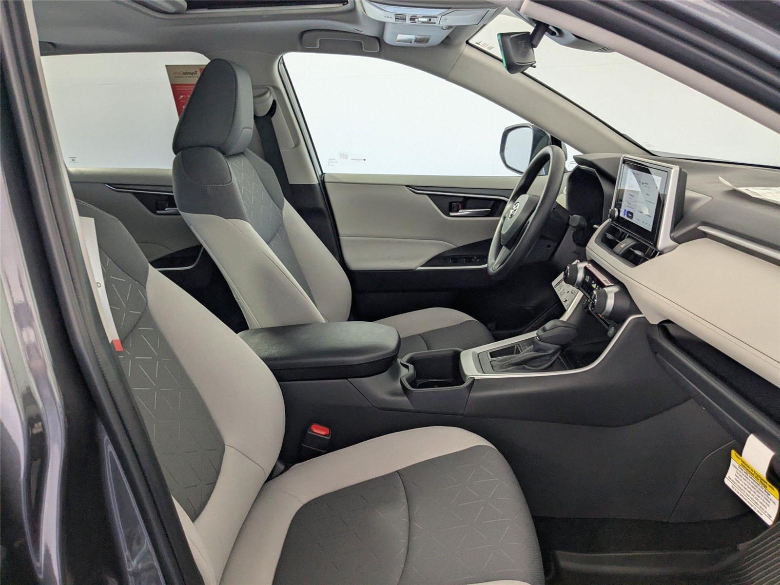 2025 Toyota RAV4 XLE photo 2