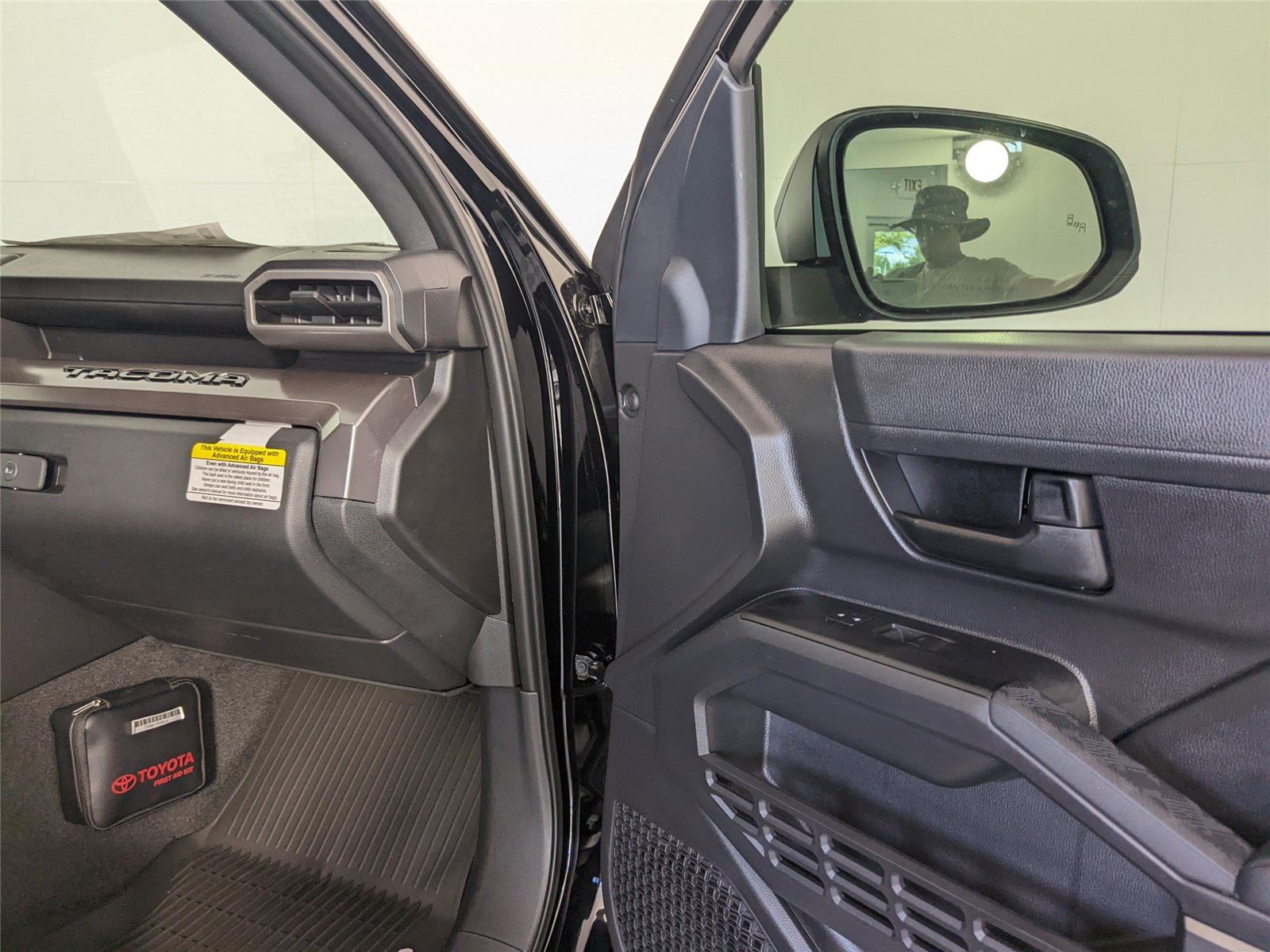 2025 Toyota Tacoma SR5 Double Cab photo 3