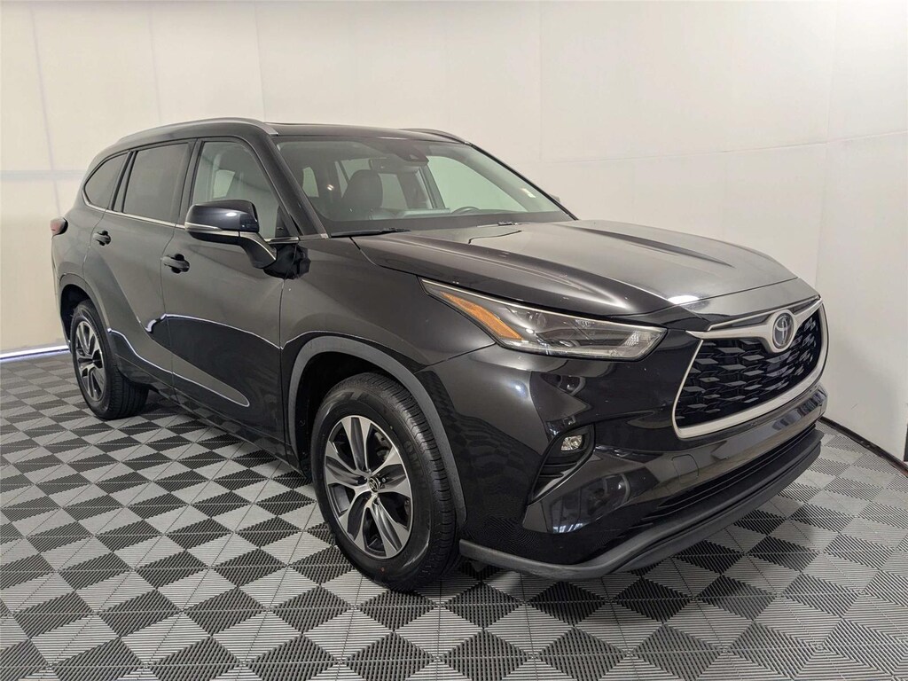 Used 2021 Toyota Highlander XLE MP