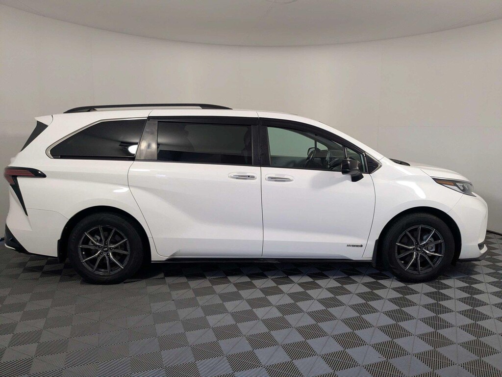 Used 2021 Toyota Sienna XSE Van