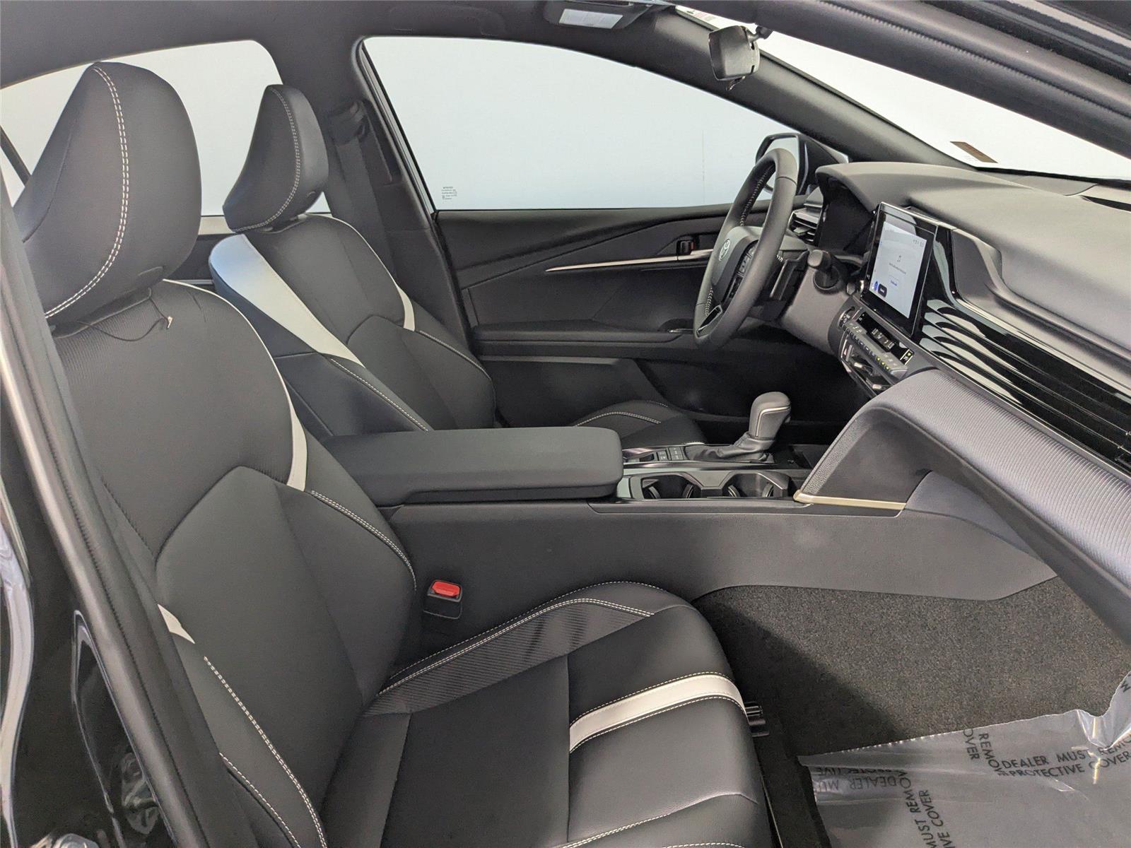 2025 Toyota Camry SE photo 3