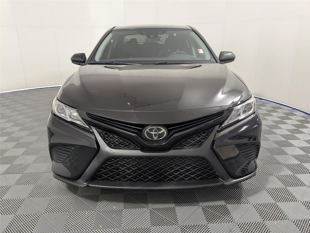 Used 2020 Toyota Camry SE Sedan