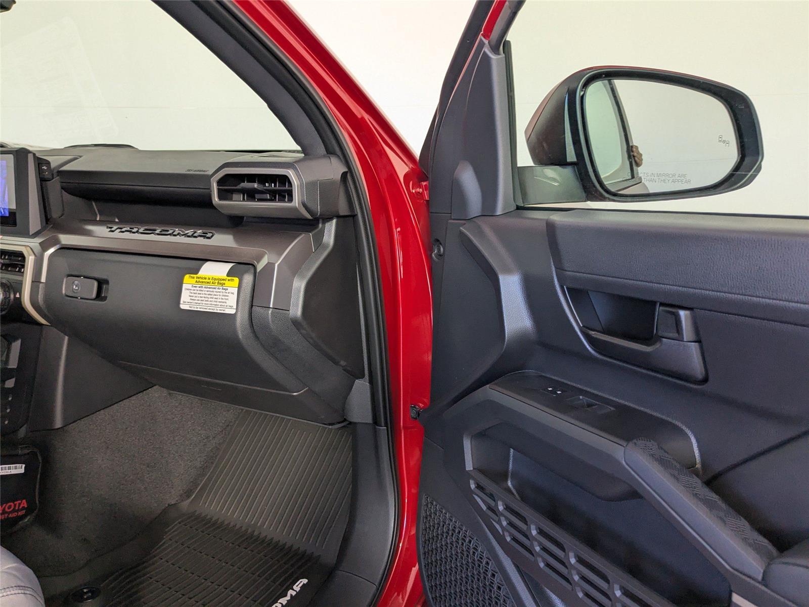 2025 Toyota Tacoma SR5 photo 3