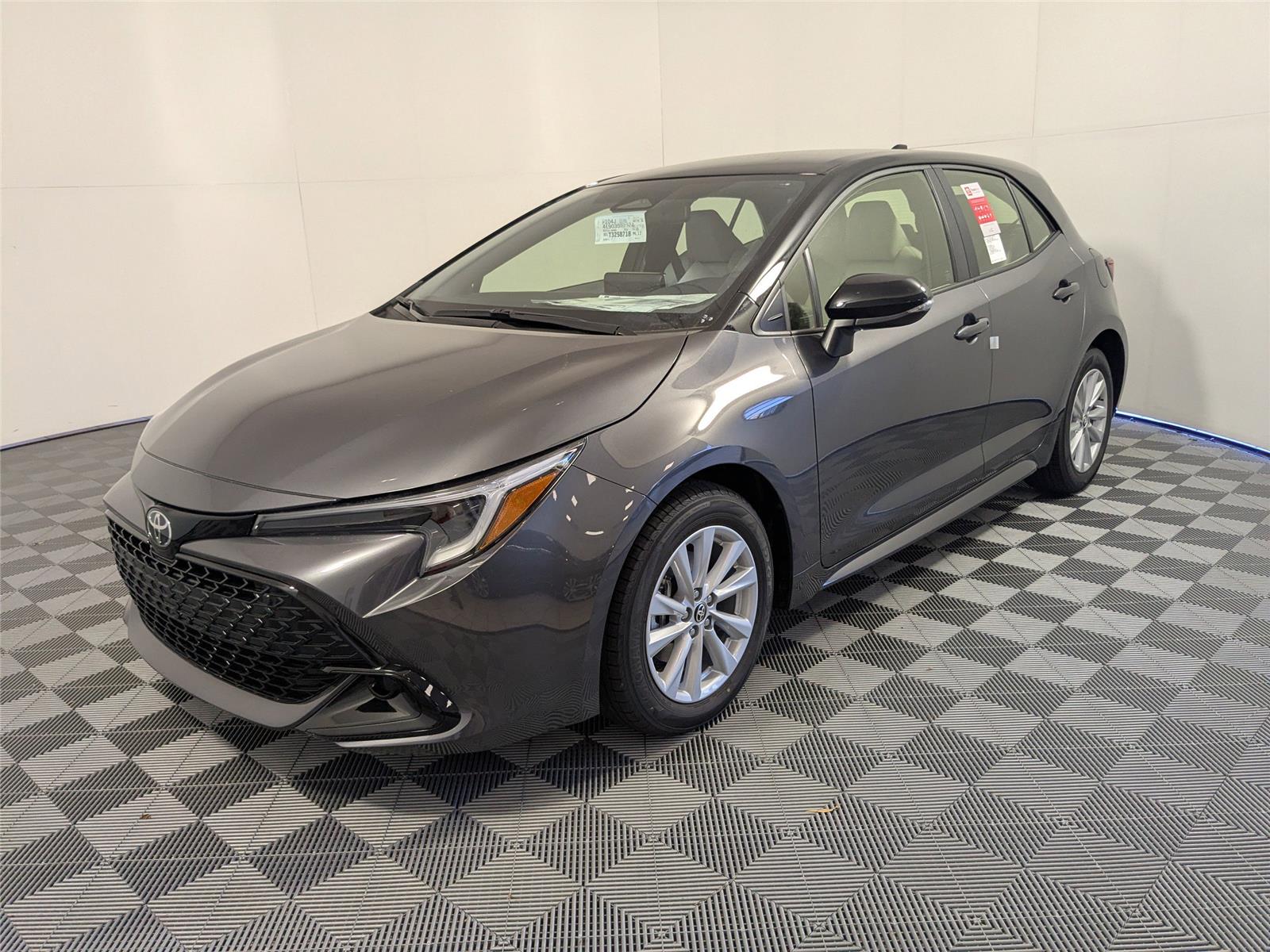 2026 Toyota Corolla Hatchback SE's photo