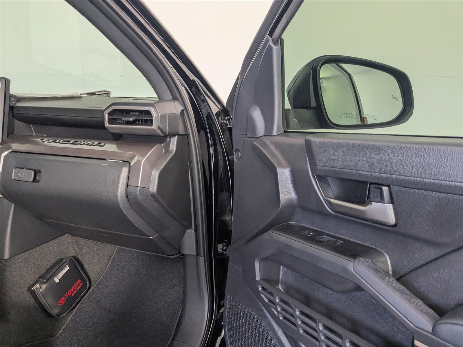 2025 Toyota Tacoma TRD Off-Road Double Cab photo 3