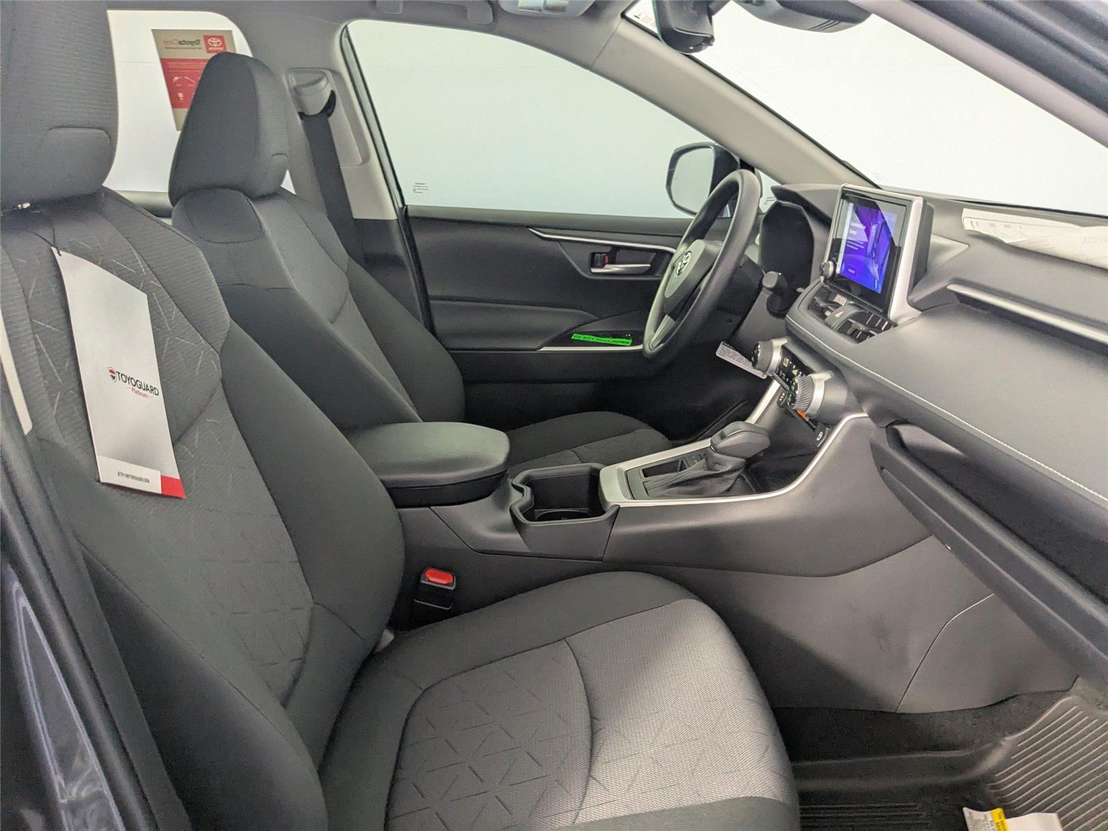 2025 Toyota RAV4 XLE photo 3