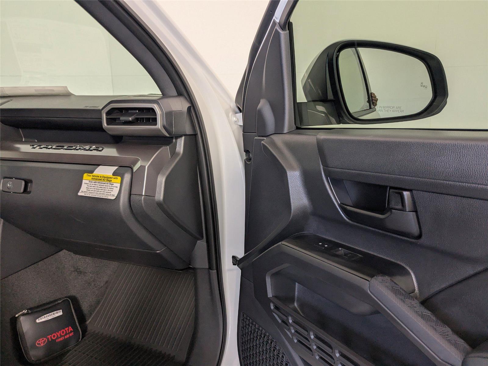 2025 Toyota Tacoma SR5 photo 3