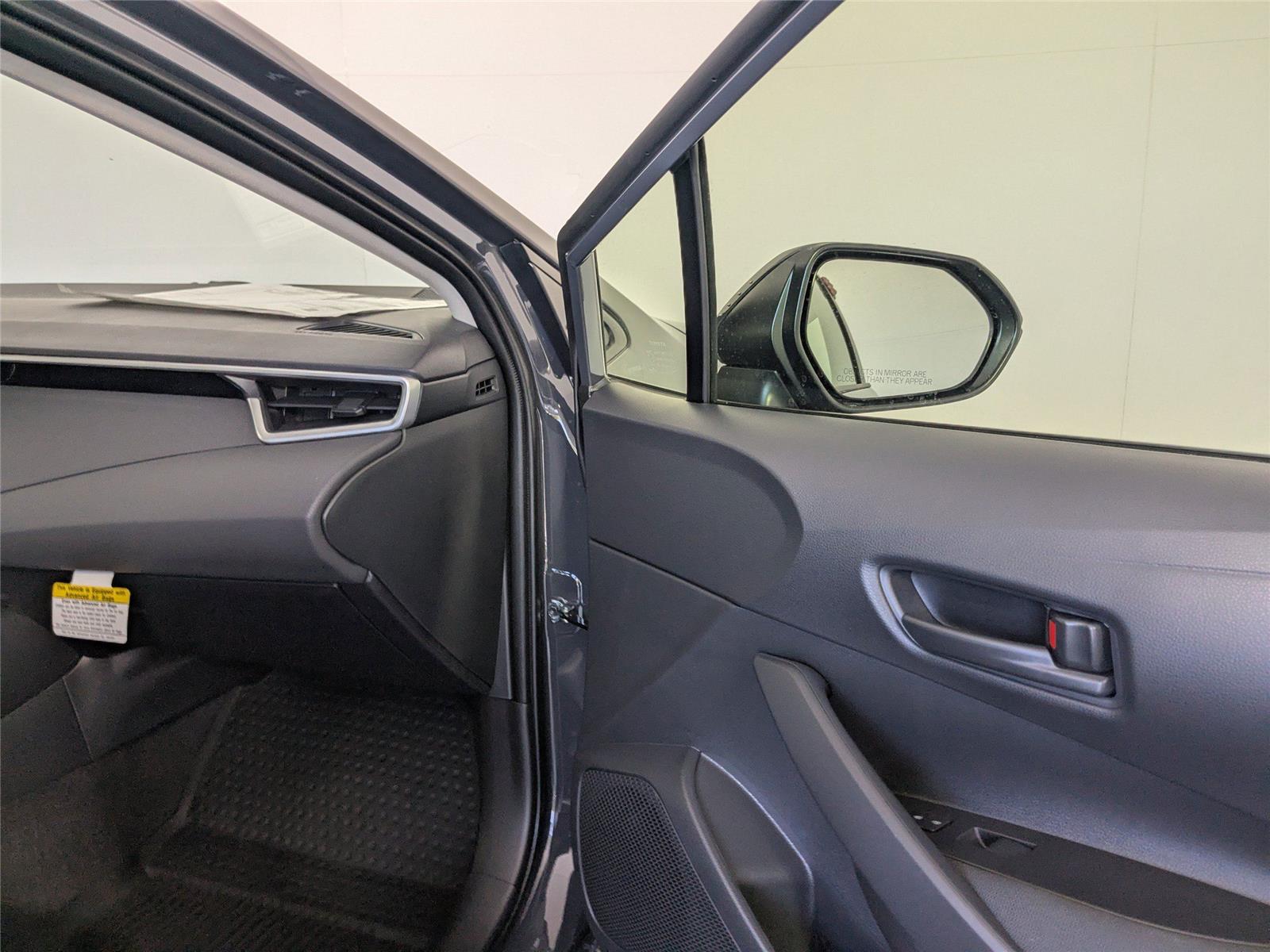 2025 Toyota Corolla Hybrid LE photo 3