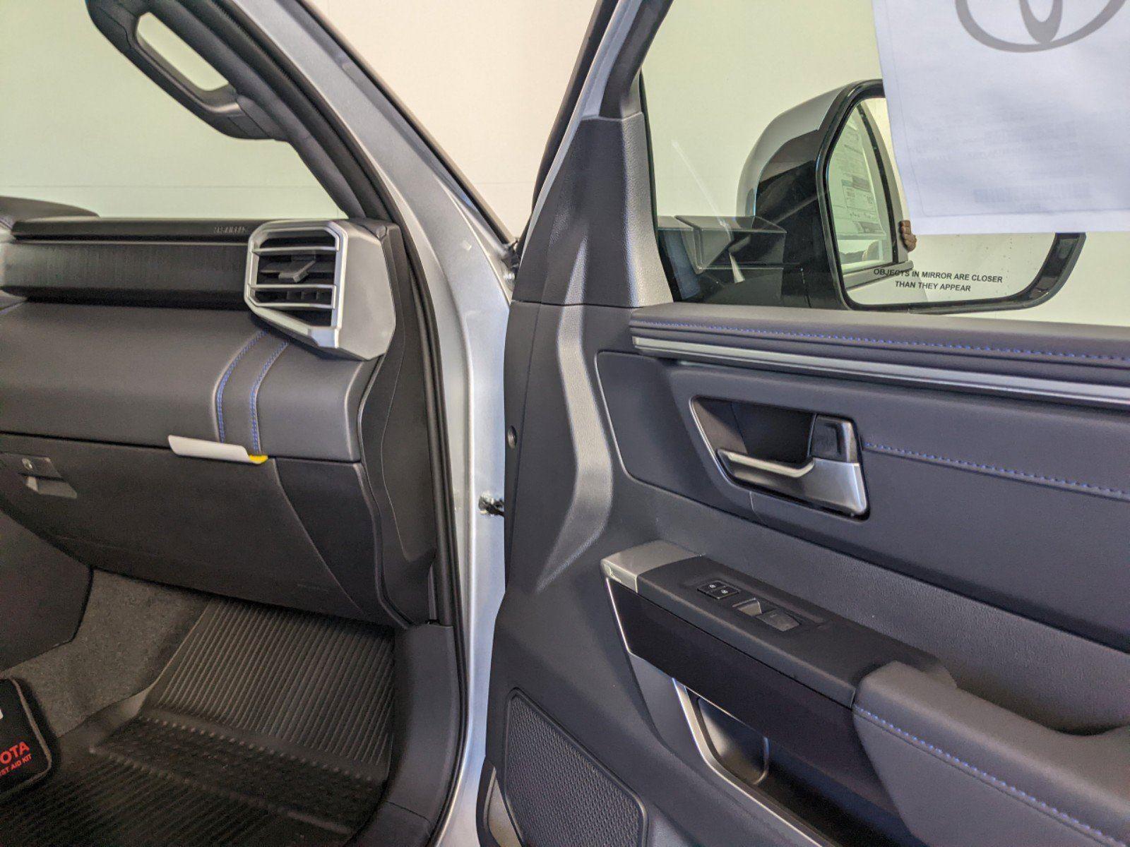 2025 Toyota Tundra Platinum CrewMax photo 3