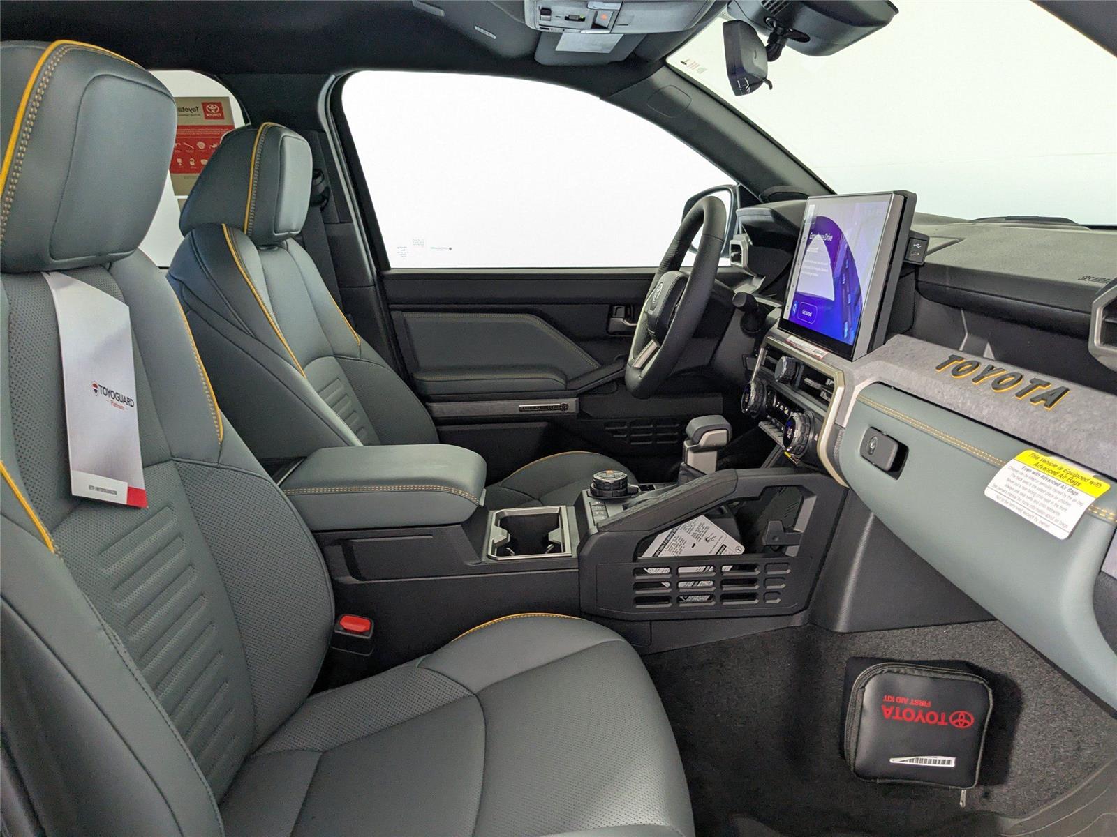 2025 Toyota Tacoma Trailhunter photo 2