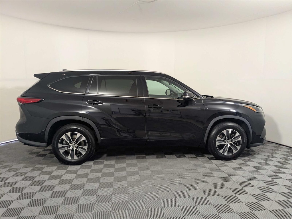 Used 2021 Toyota Highlander XLE MP