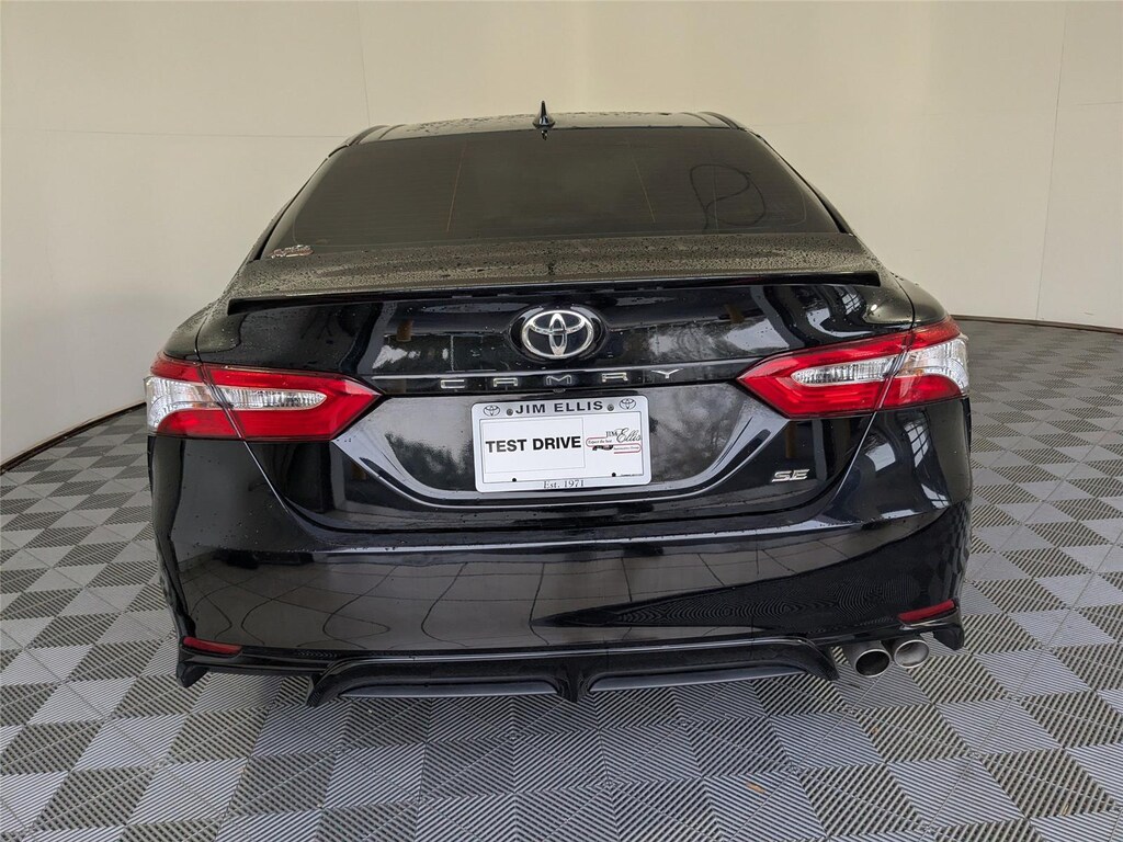 Used 2020 Toyota Camry SE Sedan