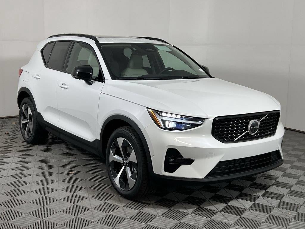 Used 2026 Volvo XC40 B5 Plus SUV
