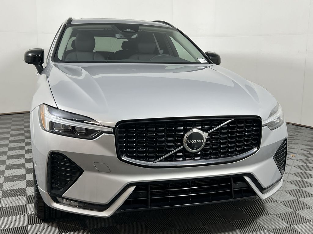 2025 Volvo XC60 B5 Plus photo 3