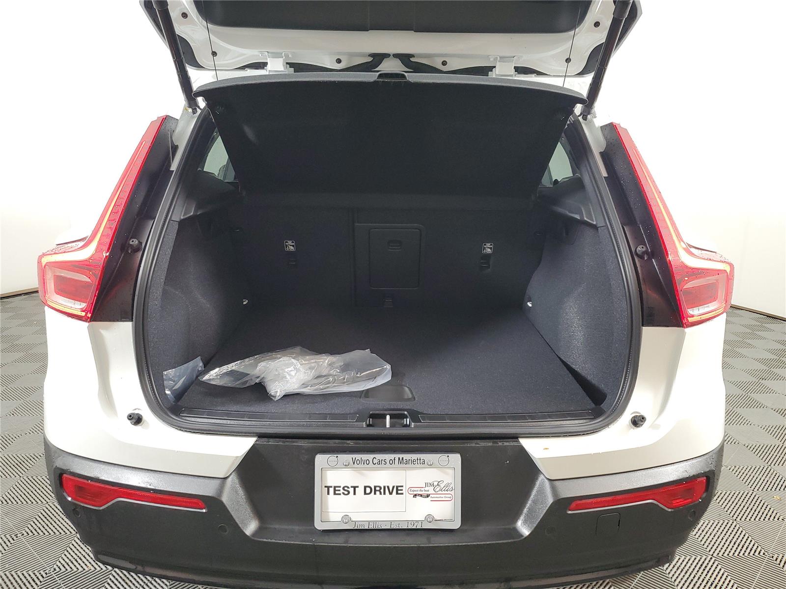 2026 Volvo XC40 Core - Photo 9