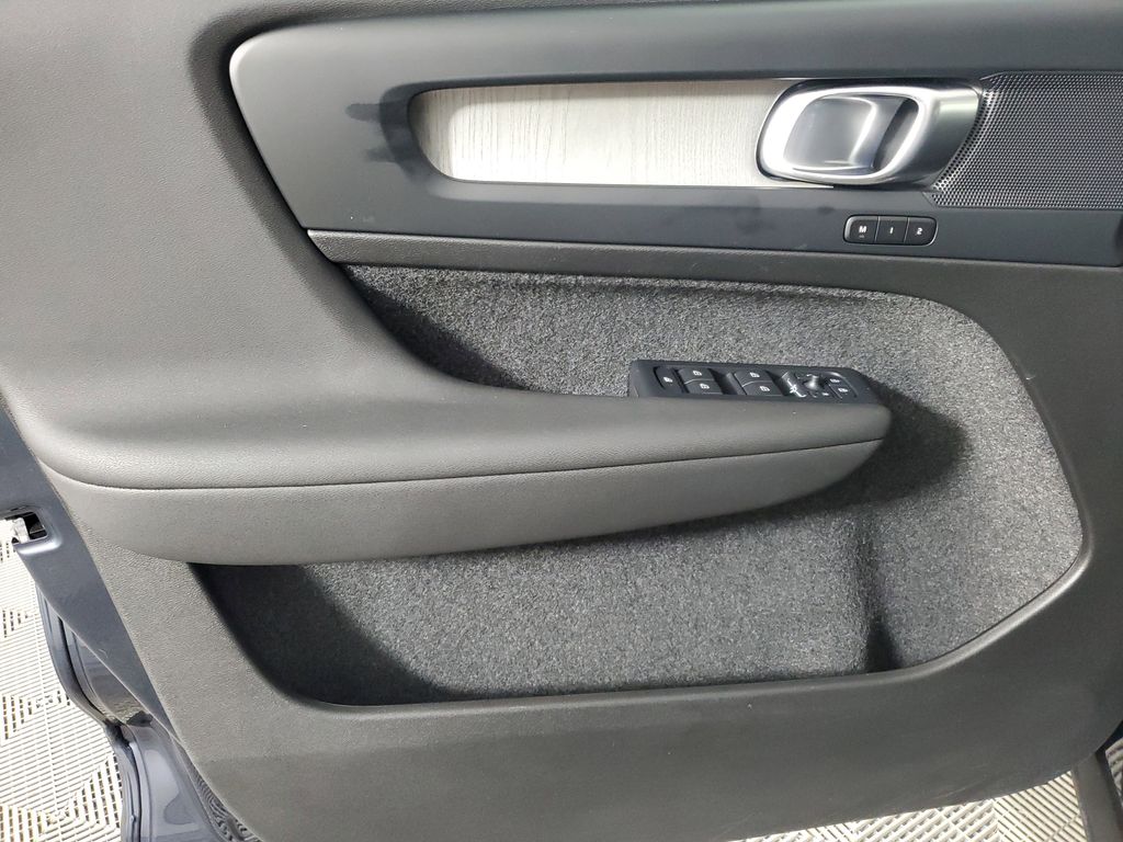 2026 Volvo XC40 Core - Photo 21