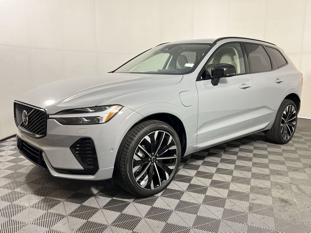 2026 Volvo XC60 Hybrid T8 photo 4
